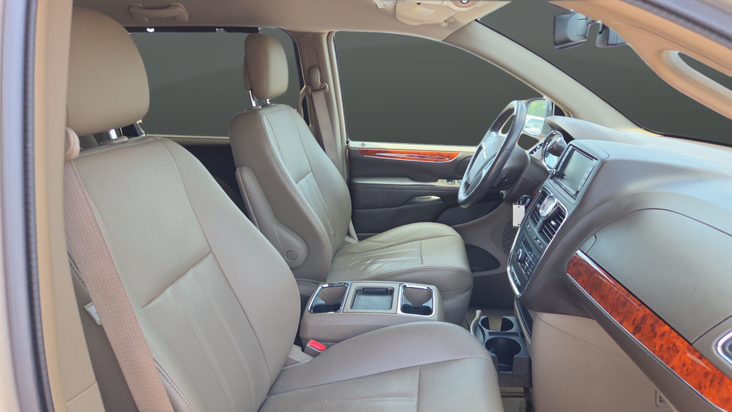Used 2012 Chrysler Town & Country Touring-L w/ Driver Convenience Group FWD image 16