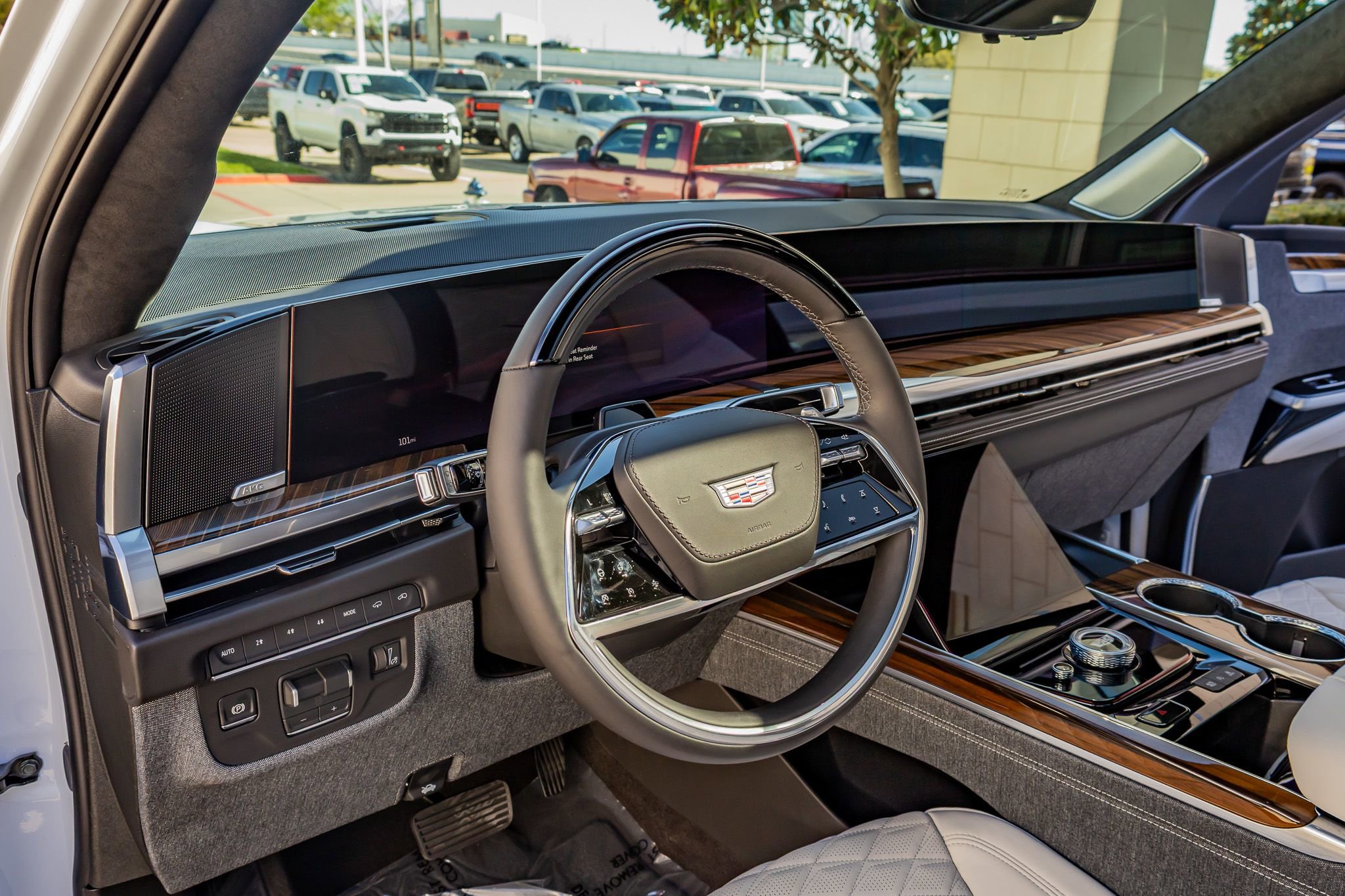 Used 2026 Cadillac Escalade Platinum Sport w/ LPO, ONYX Package image 17