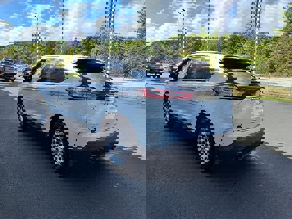 Used 2019 Ford Edge SE image 4