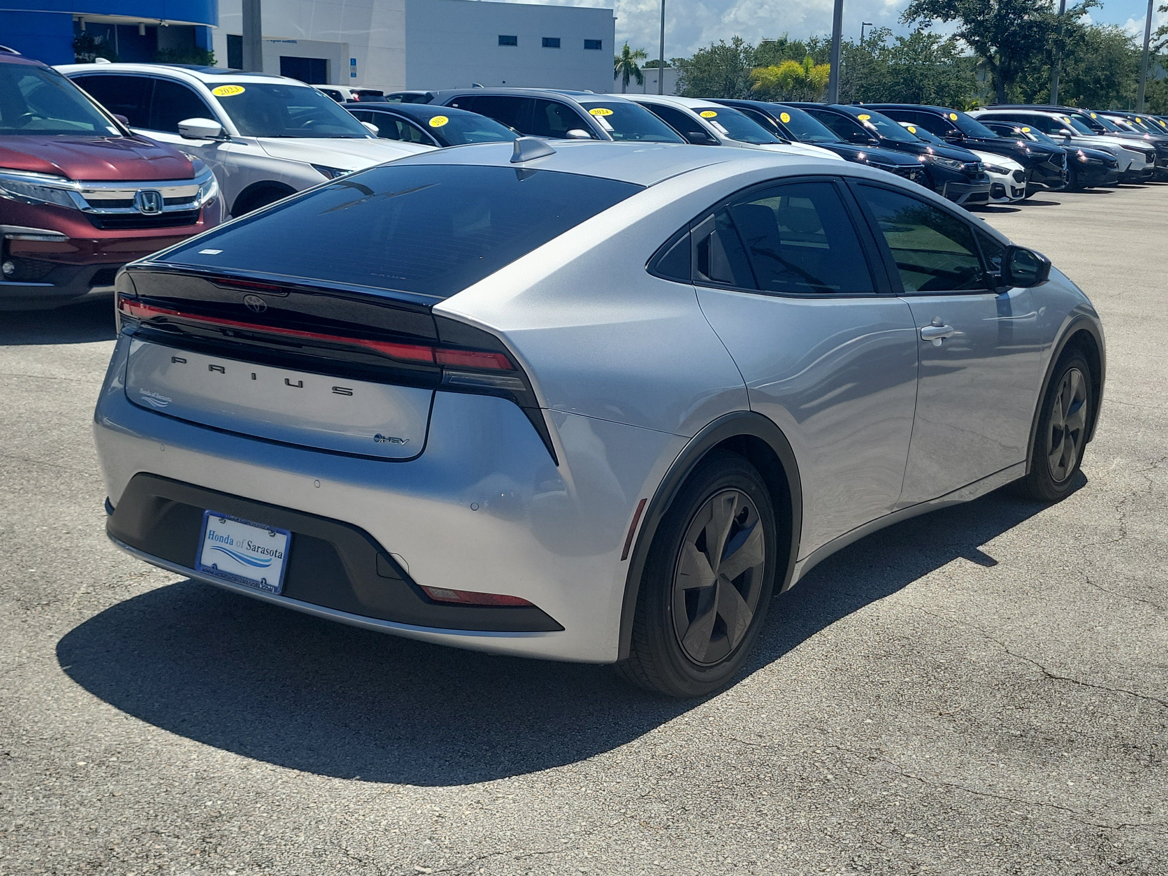 Used 2024 Toyota Prius LE FWD image 7