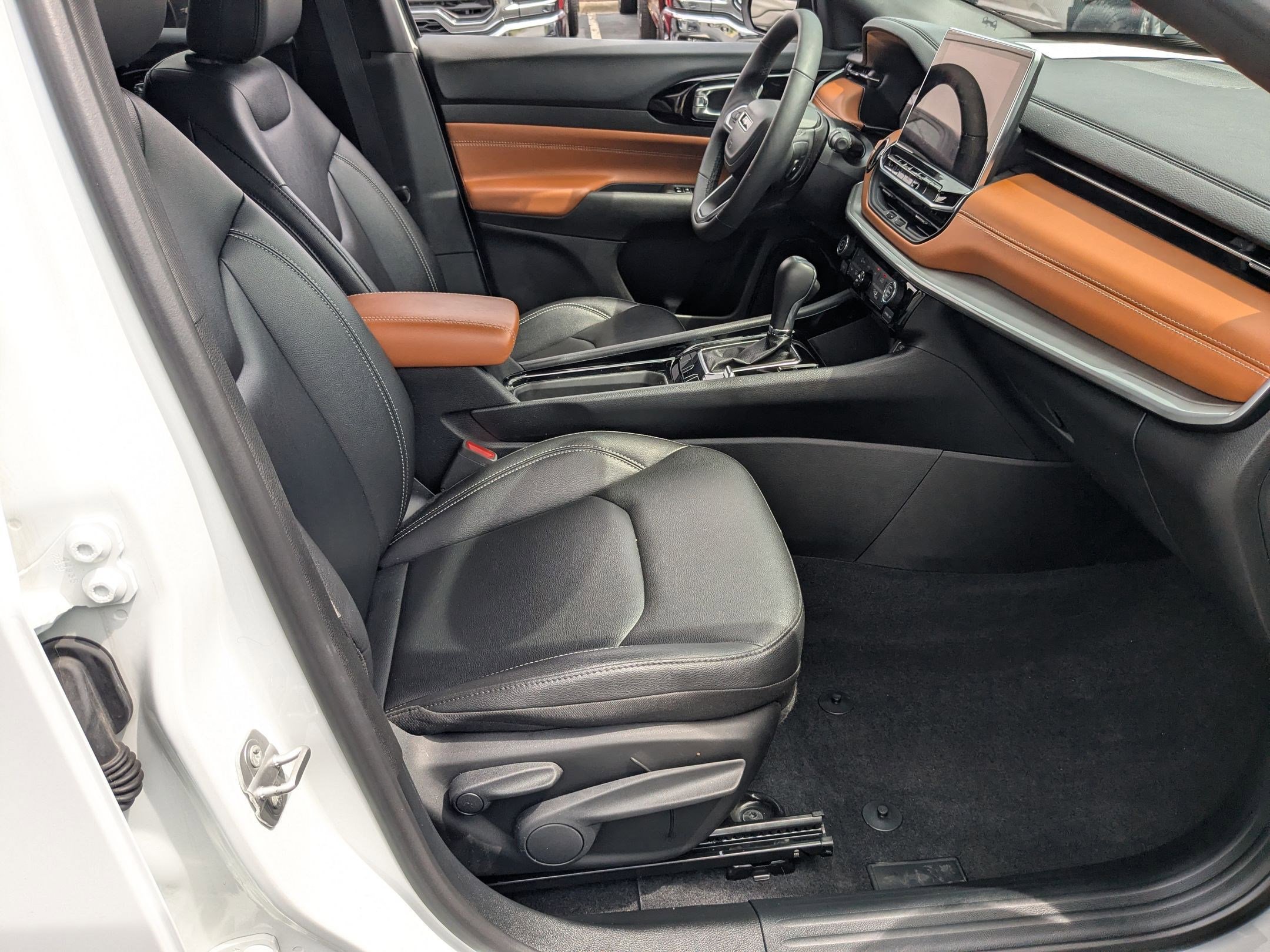 Used 2025 Jeep Compass Limited AWD/4WD image 31