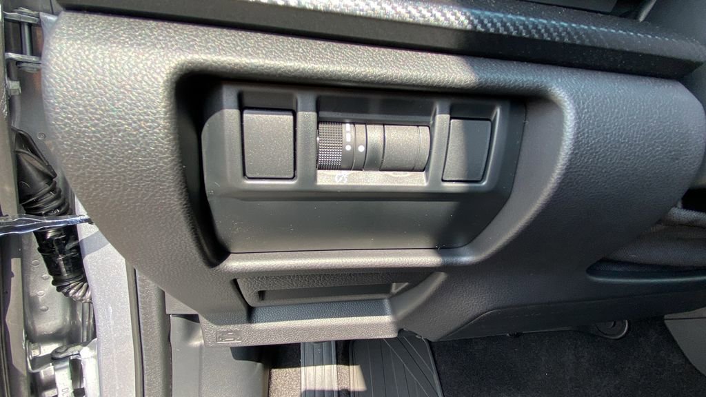 Used 2025 Subaru Crosstrek 2.5i Limited w/ Crosstrek Mirror Package image 30