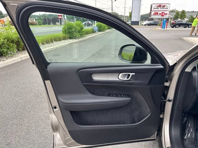 Certified 2023 Volvo XC40 B5 Plus w/ Climate Package AWD/4WD image 19