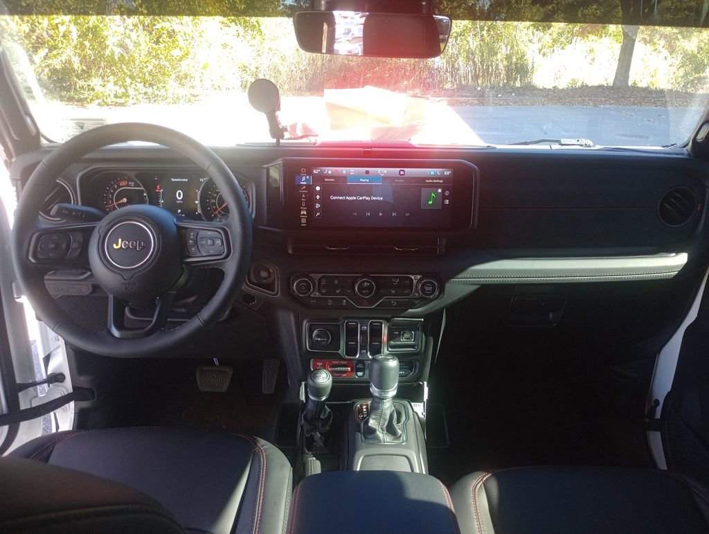 Used 2025 Jeep Wrangler Unlimited Rubicon image 12