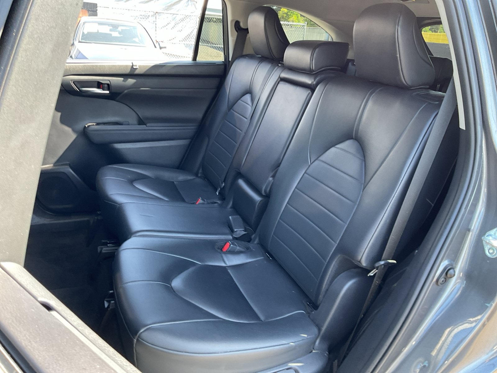 Used 2024 Toyota Highlander XLE FWD image 19