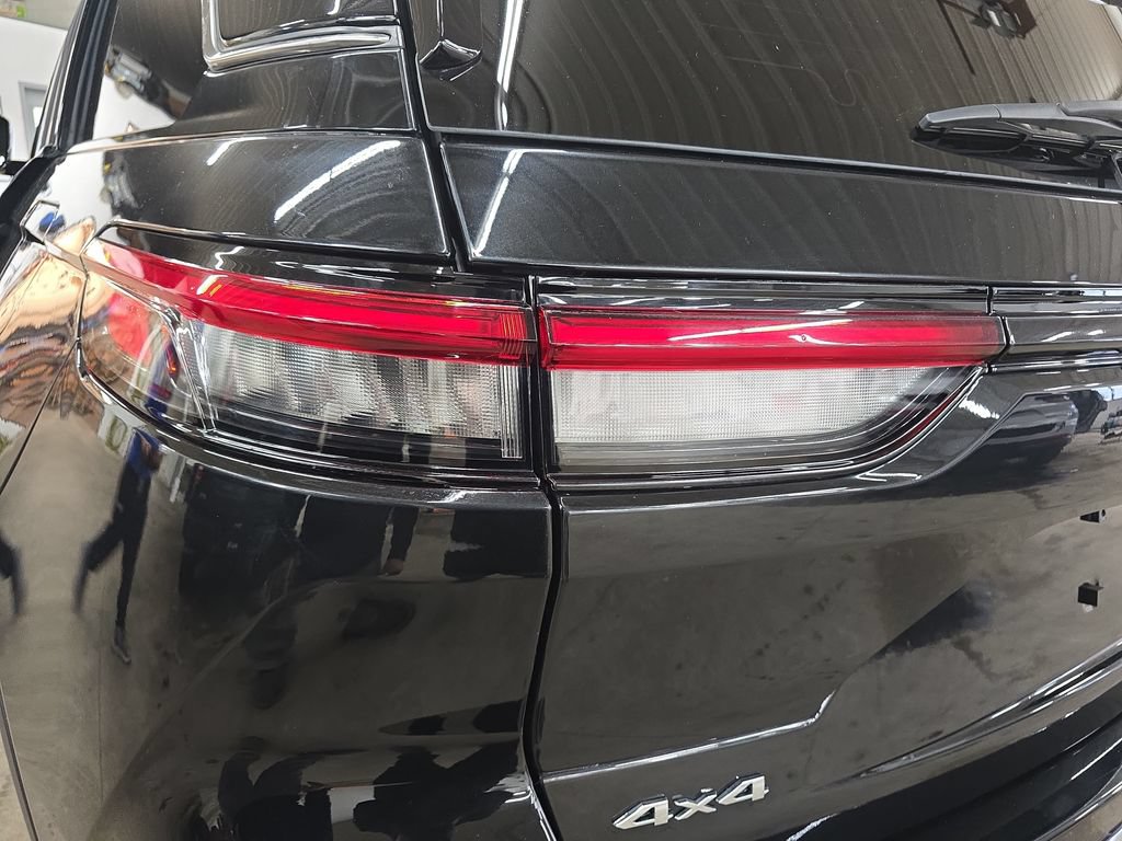 Certified 2023 Jeep Grand Cherokee Limited AWD/4WD image 36