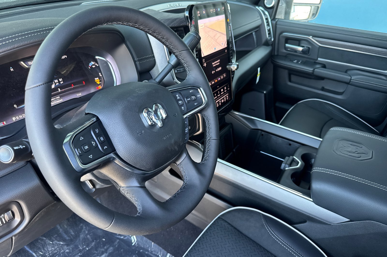 New 2027 RAM 3500 Laramie AWD/4WD image 9