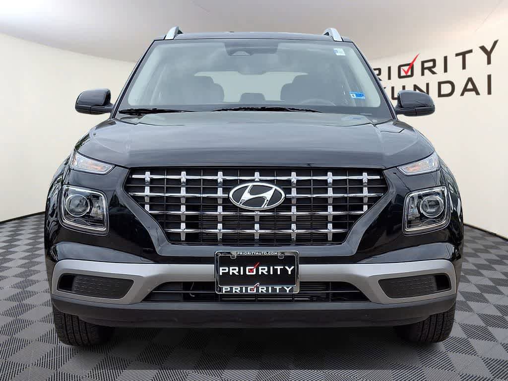 Certified 2025 Hyundai Venue SEL FWD image 2
