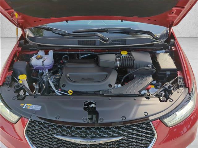 New 2025 Chrysler Pacifica Select AWD/4WD image 17
