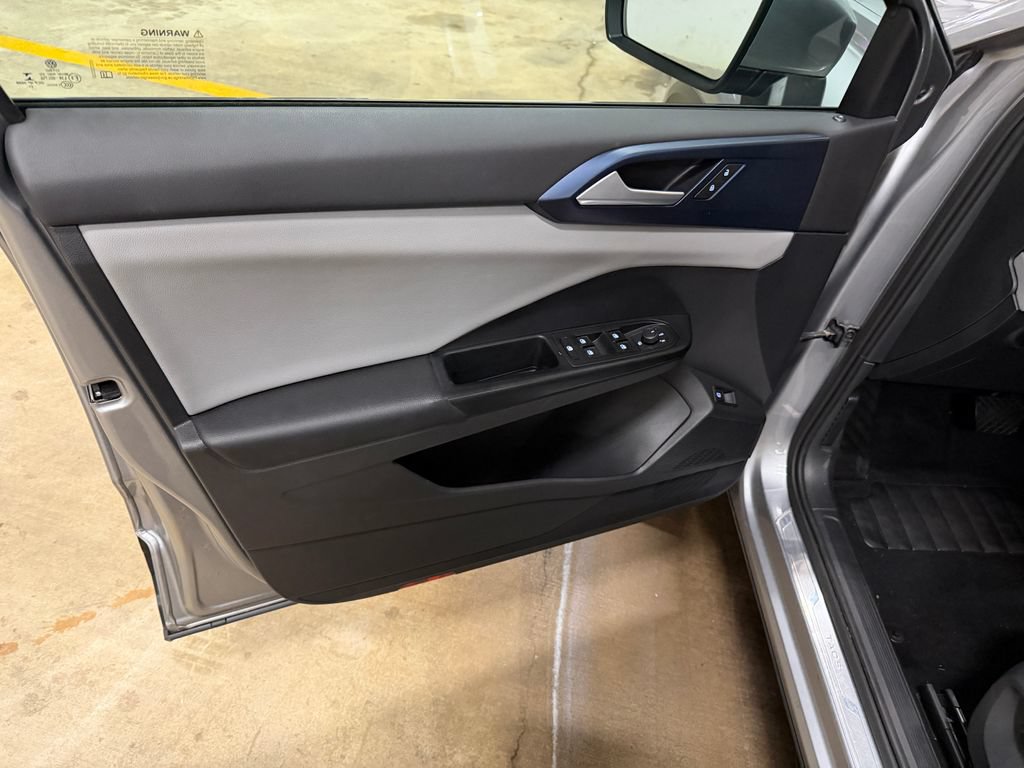 Used 2022 Volkswagen Taos SE AWD/4WD image 9