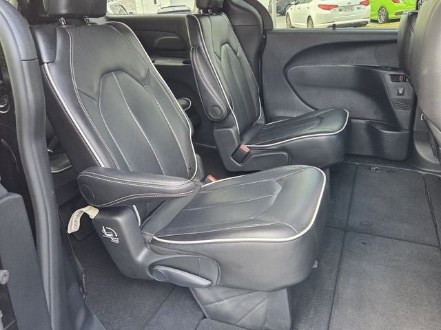 Used 2026 Chrysler Pacifica Limited w/ S Appearance Package FWD image 17