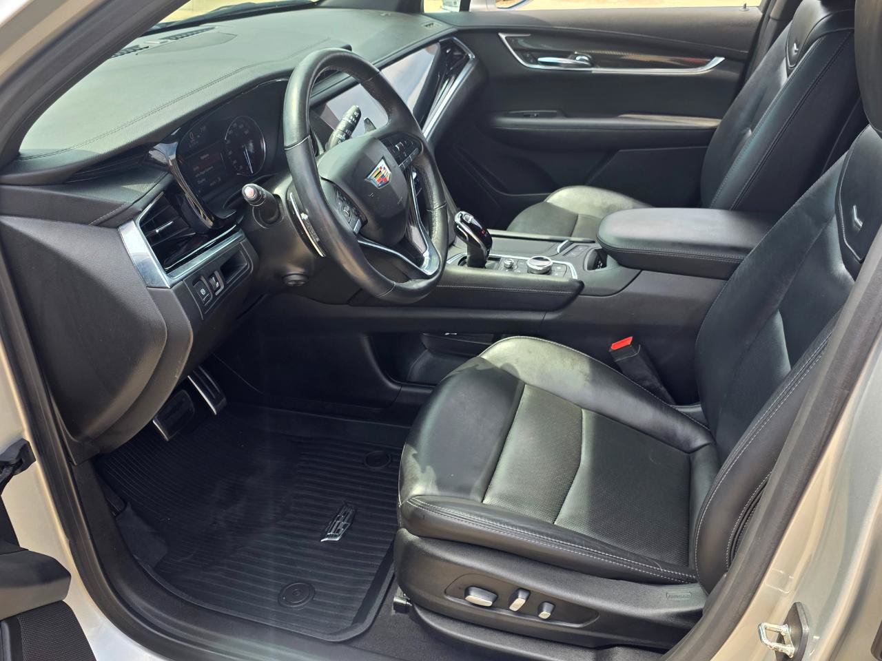 Used 2020 Cadillac XT6 Sport w/ LPO, Floor Liner Package AWD/4WD image 9