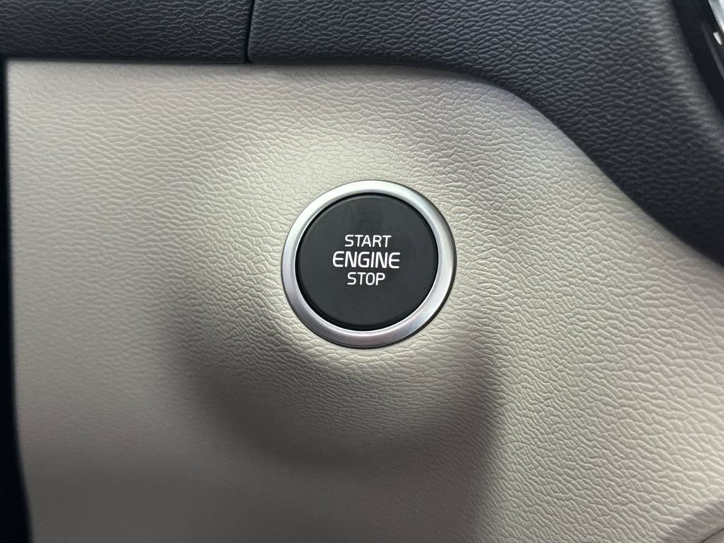 New 2026 Volvo XC40 B5 Plus w/ Protection Package Premier image 22