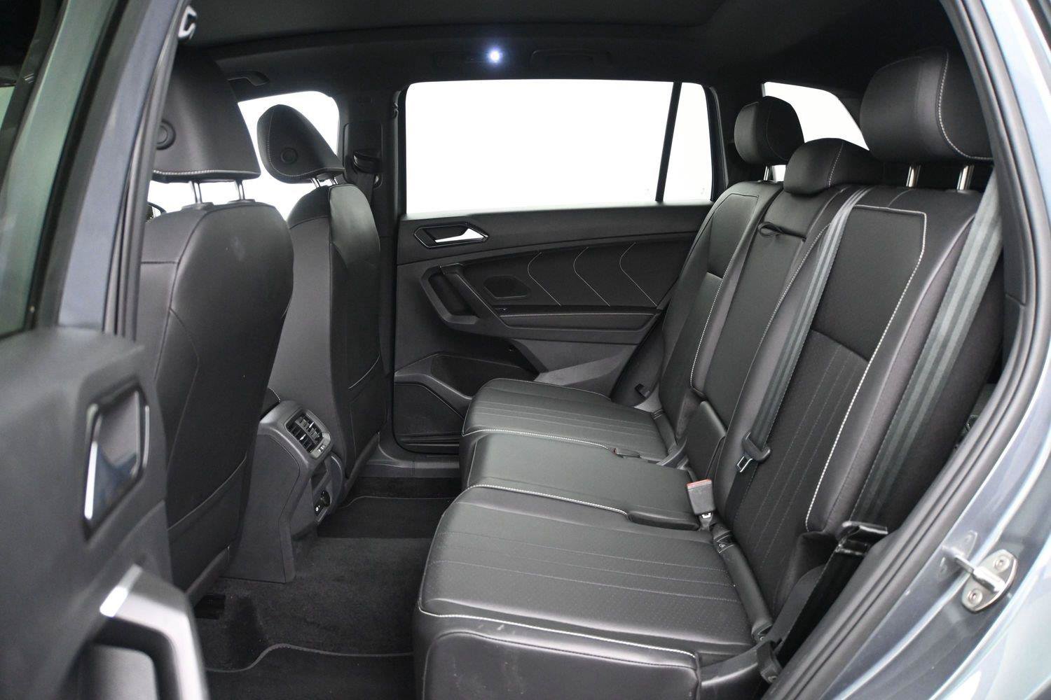 Certified 2023 Volkswagen Tiguan SE R-Line AWD/4WD image 10