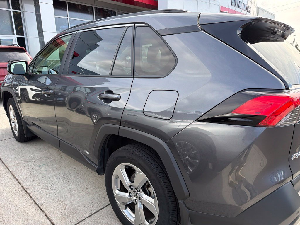Used 2021 Toyota RAV4 XLE Premium AWD/4WD image 7