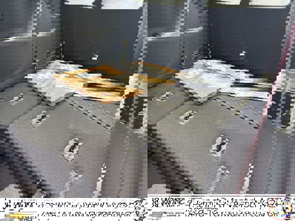 Used 2023 Chevrolet Traverse LT image 17