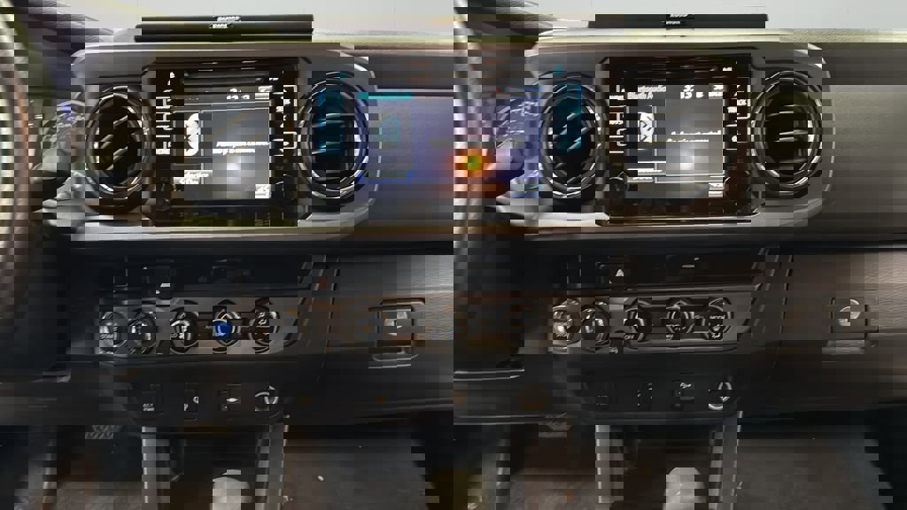 Used 2017 Toyota Tacoma TRD Sport w/ Tow Package image 22