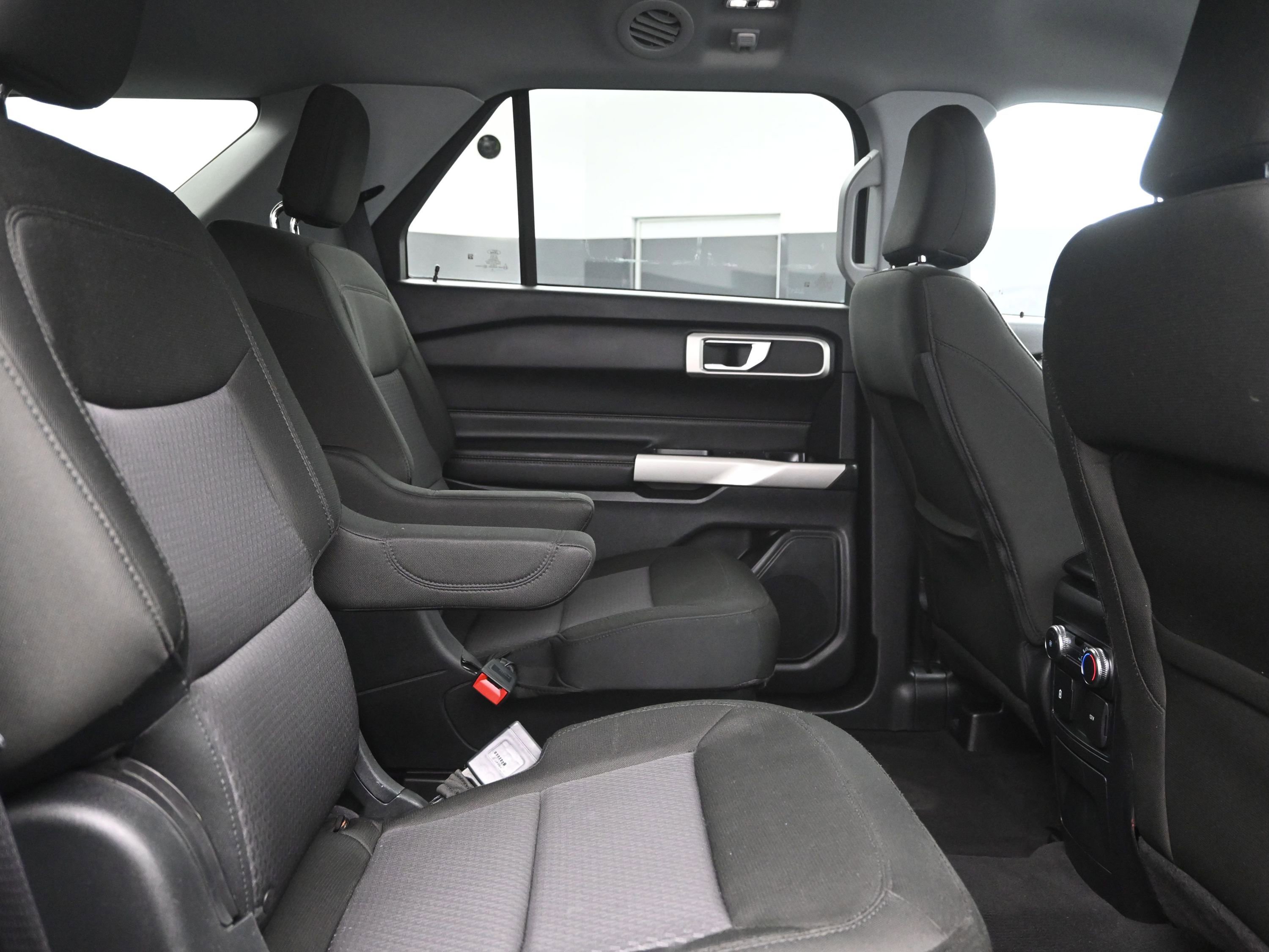 Used 2022 Ford Explorer XLT image 25