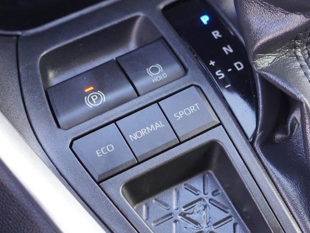 Used 2019 Toyota RAV4 XLE w/ Convenience Package FWD image 33