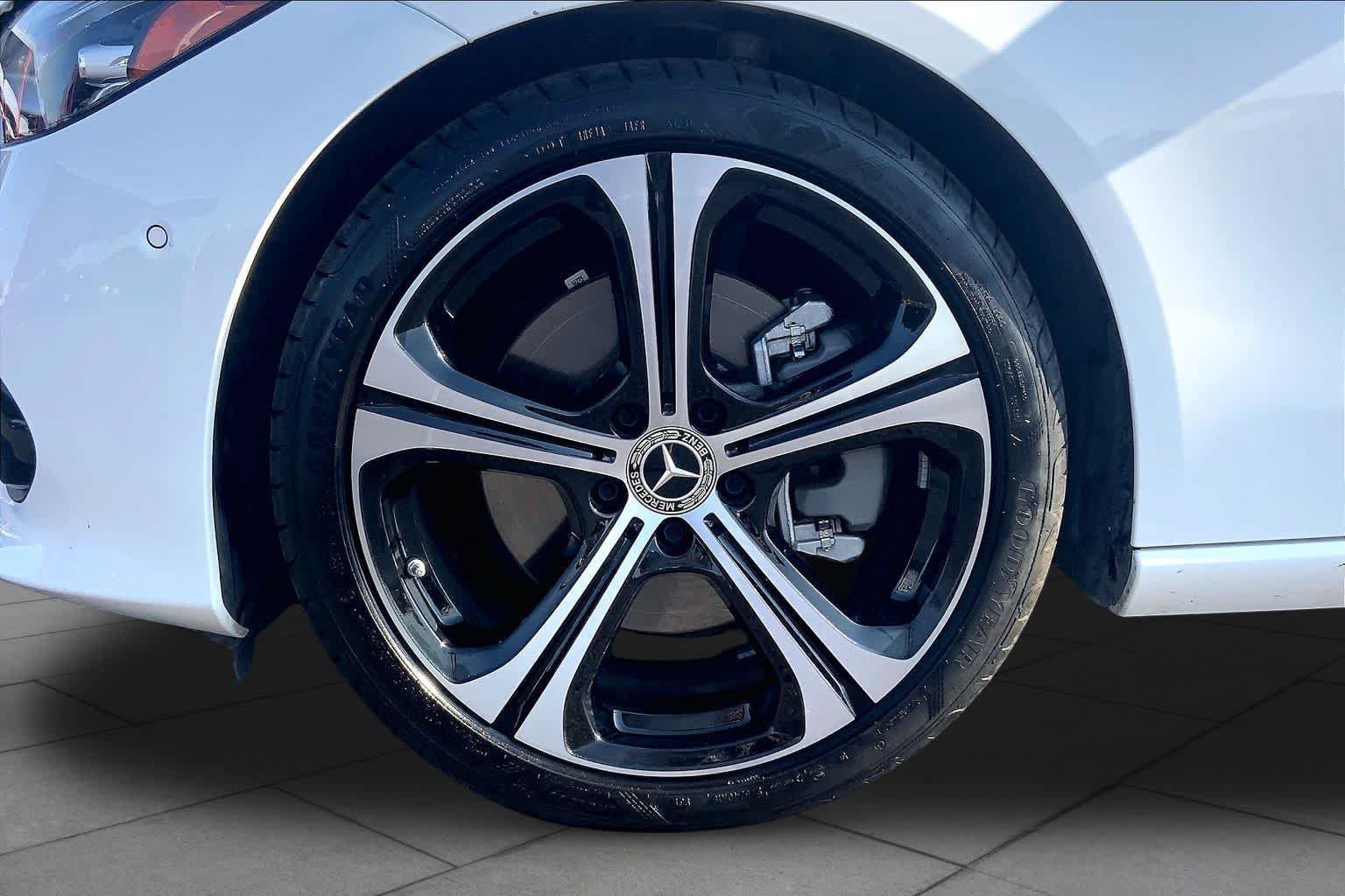 Used 2025 Mercedes-Benz C 300 Sedan image 11