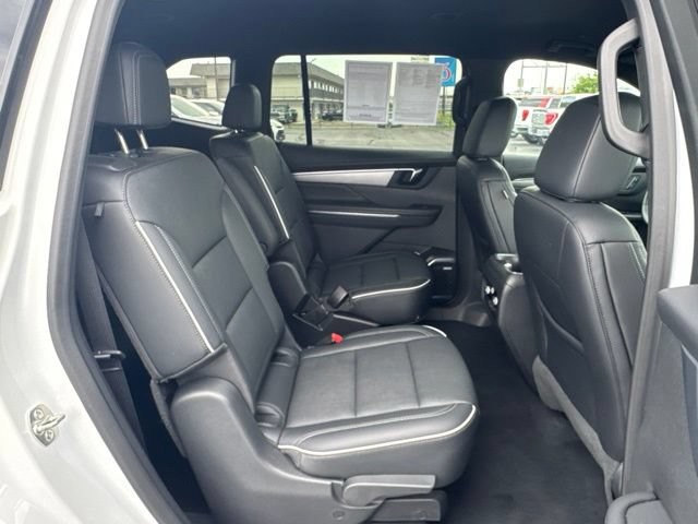 Used 2025 Buick Enclave Preferred AWD/4WD image 21