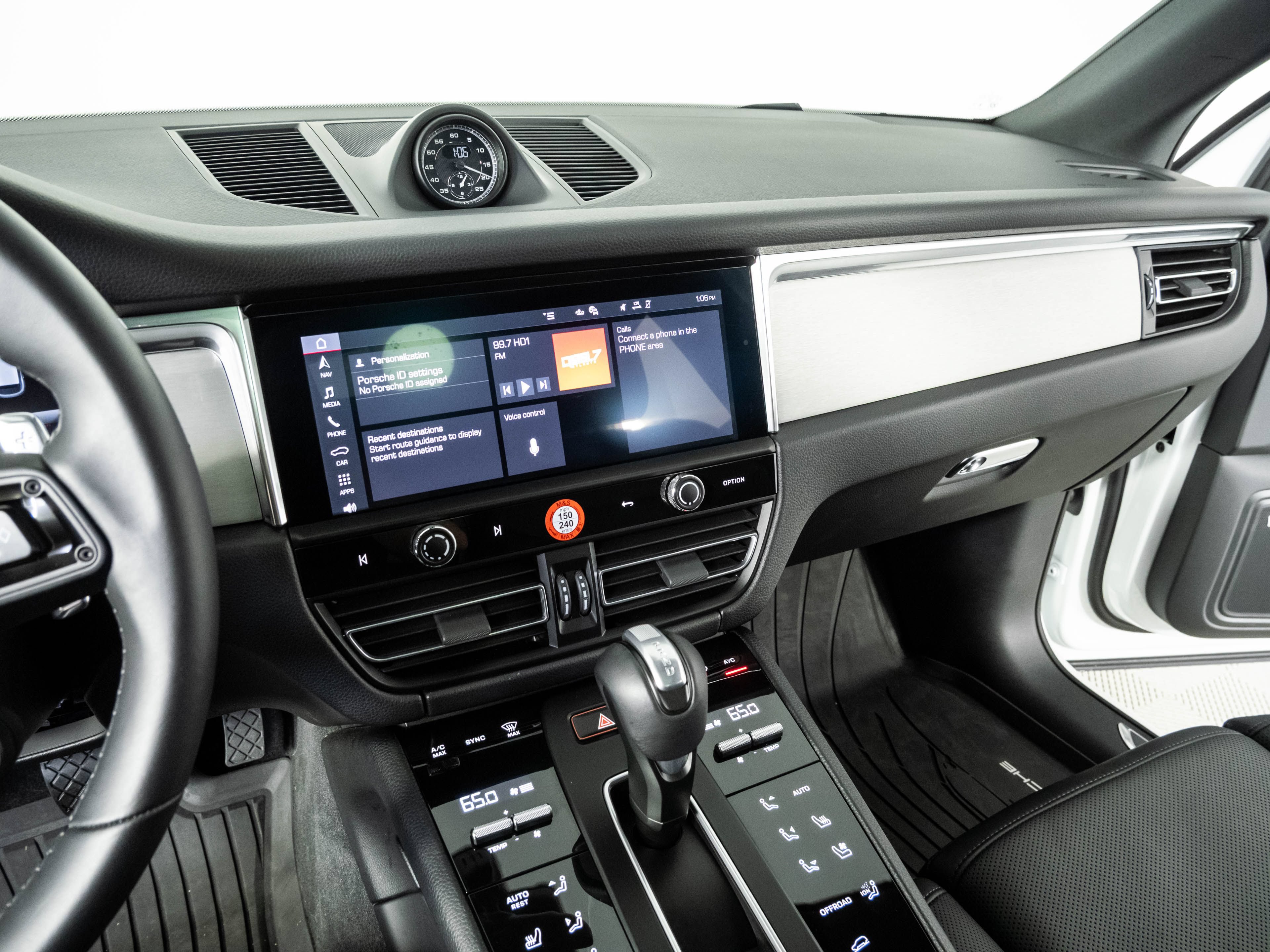 Certified 2026 Porsche Macan AWD/4WD image 13