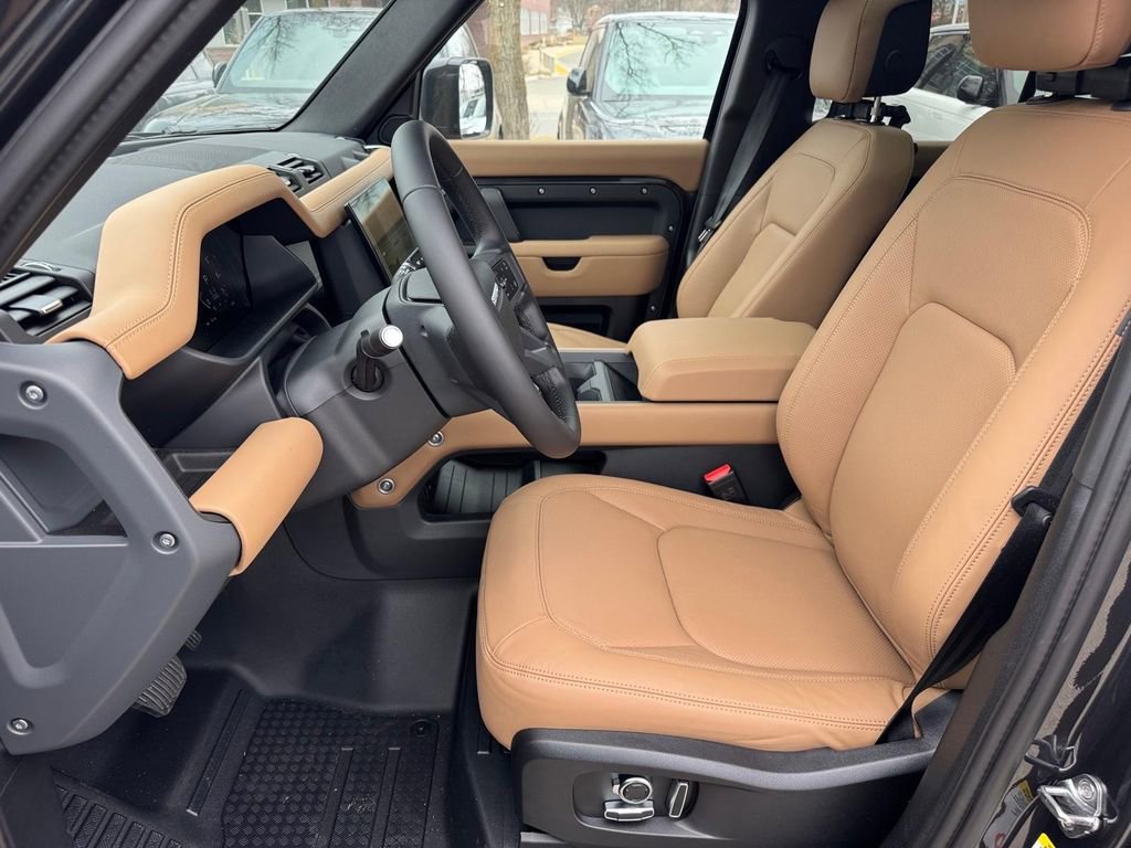 New 2026 Land Rover Defender 130 X-Dynamic SE image 7