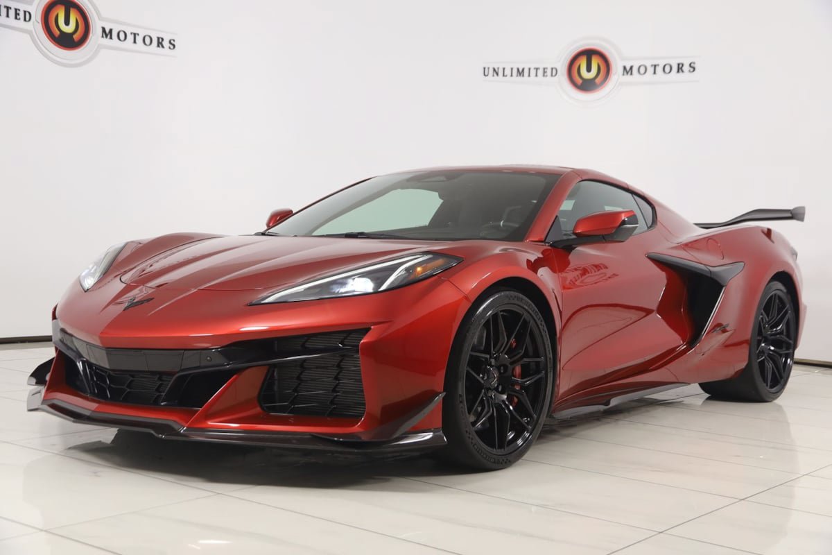 Used 2025 Chevrolet Corvette Z06 w/ Z07 Performance Package RWD image 5