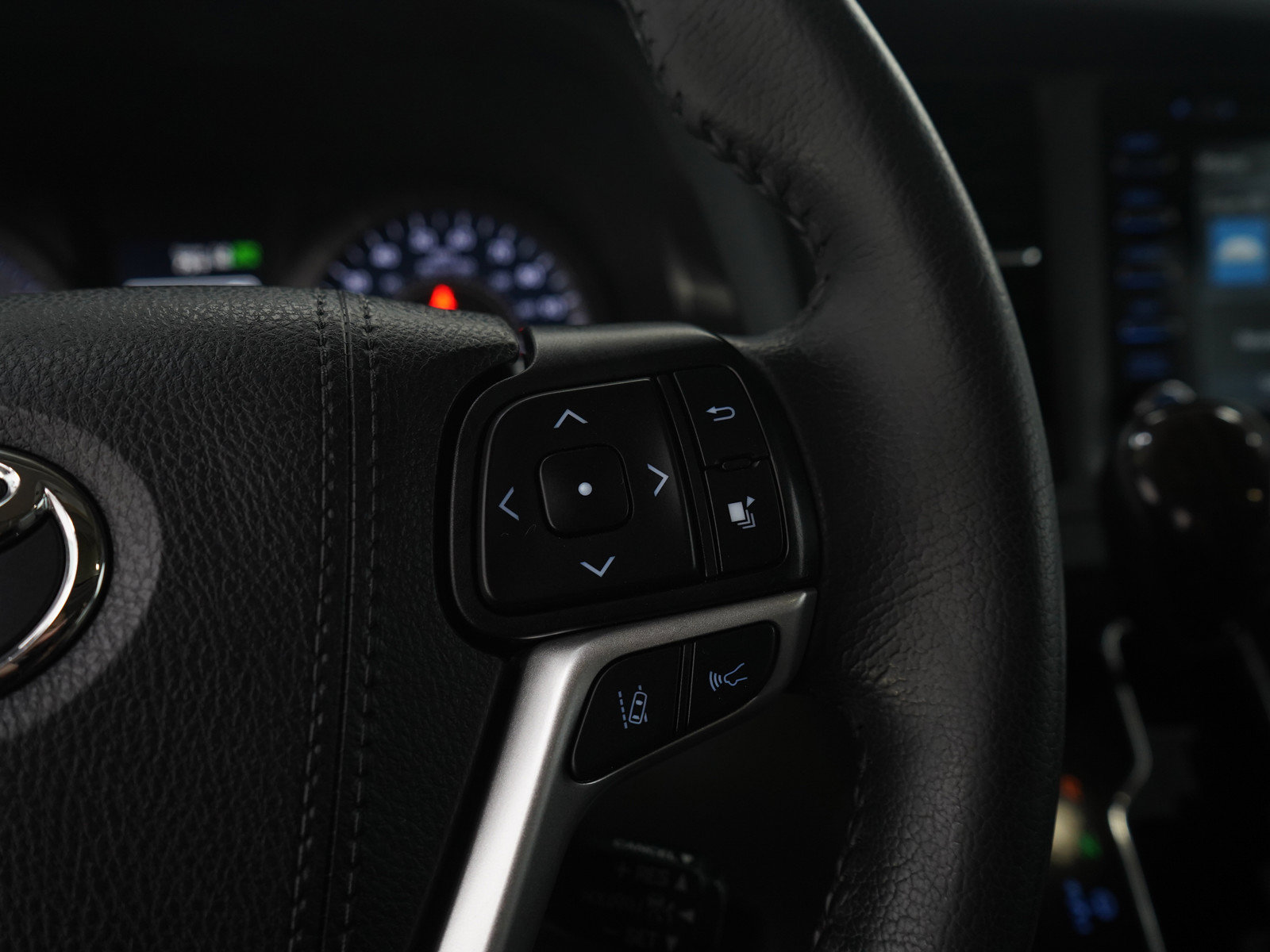 Used 2020 Toyota Sienna XLE Premium w/ Carpet Mat Package FWD image 28