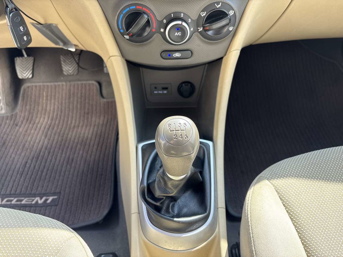 Used 2013 Hyundai Accent GLS FWD image 24