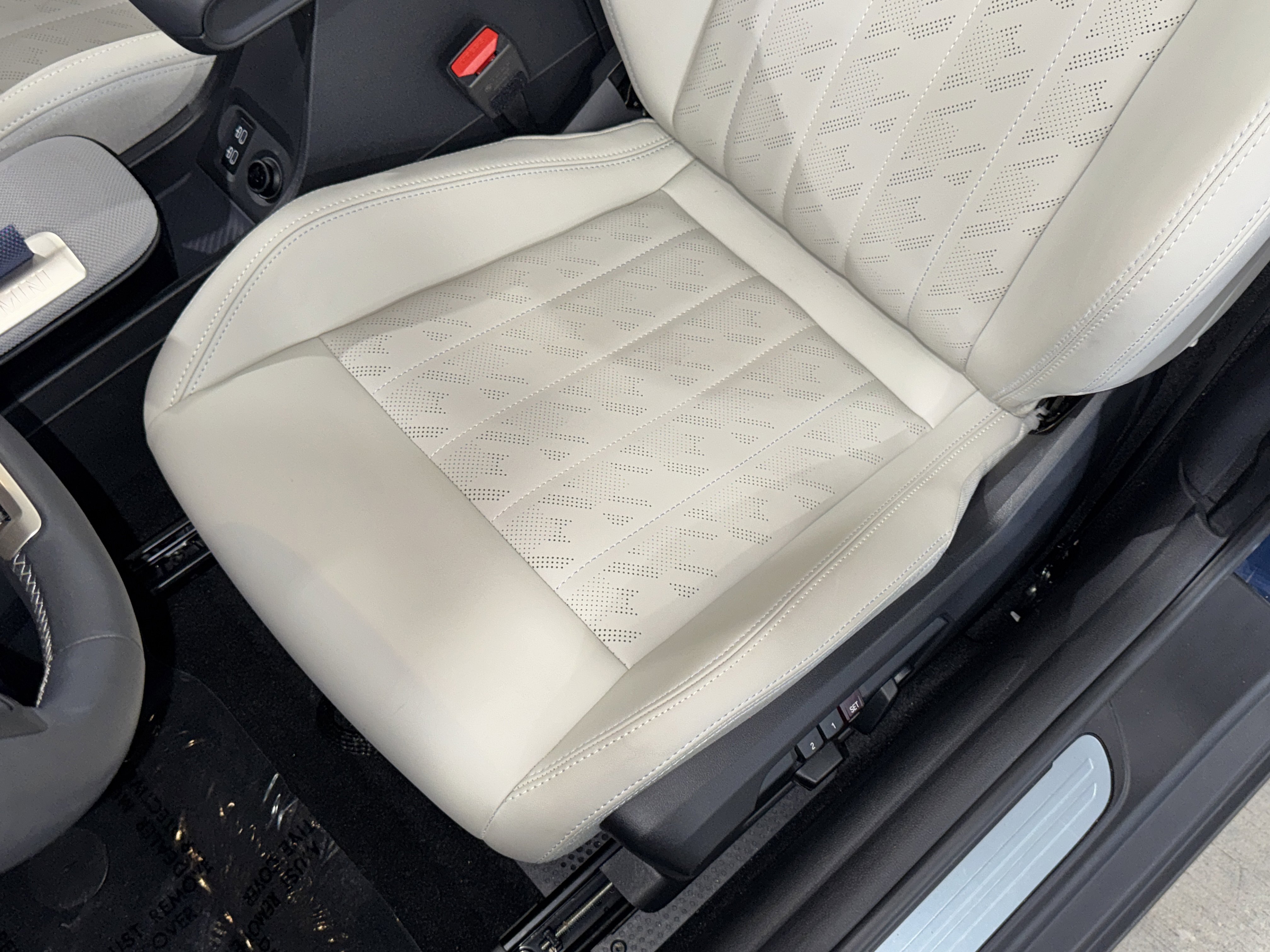 Used 2025 MINI Cooper S FWD image 11