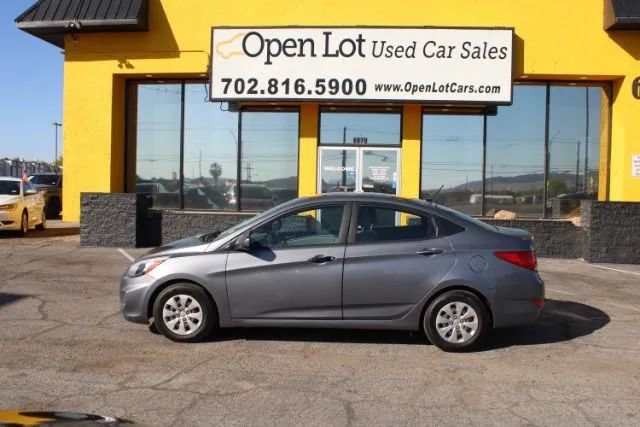 Used 2017 Hyundai Accent SE FWD image 2