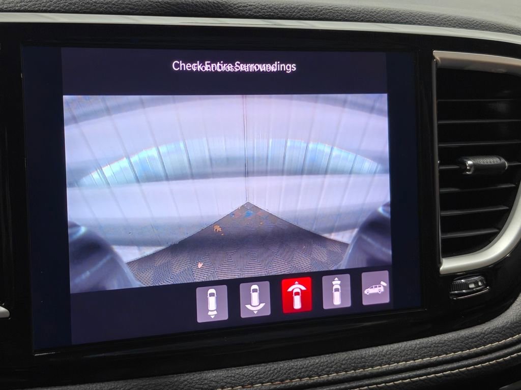 Used 2021 Chrysler Pacifica Touring-L image 55