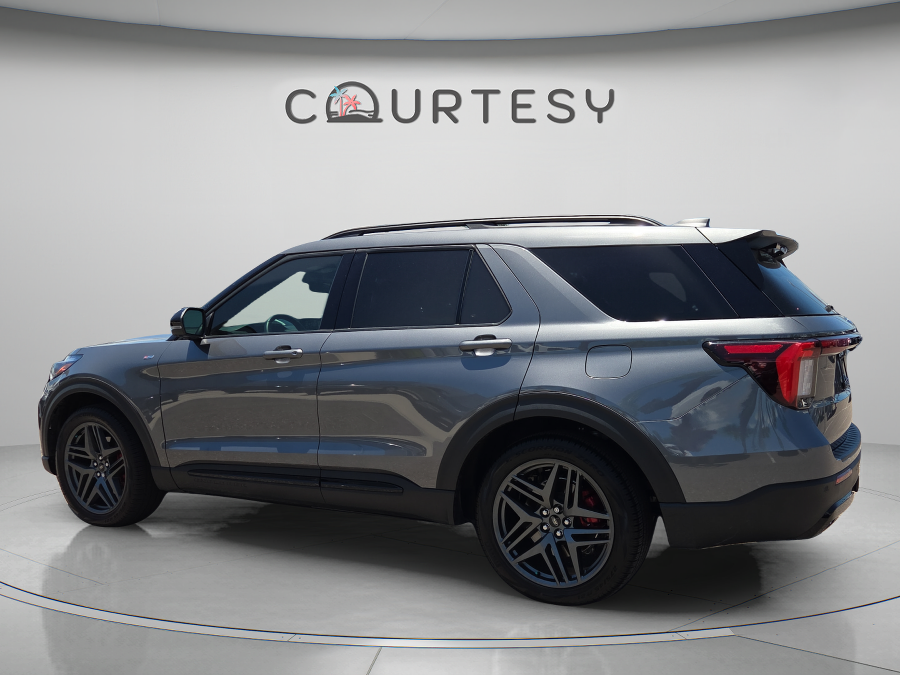 Used 2025 Ford Explorer ST-Line w/ Premium Package RWD image 3