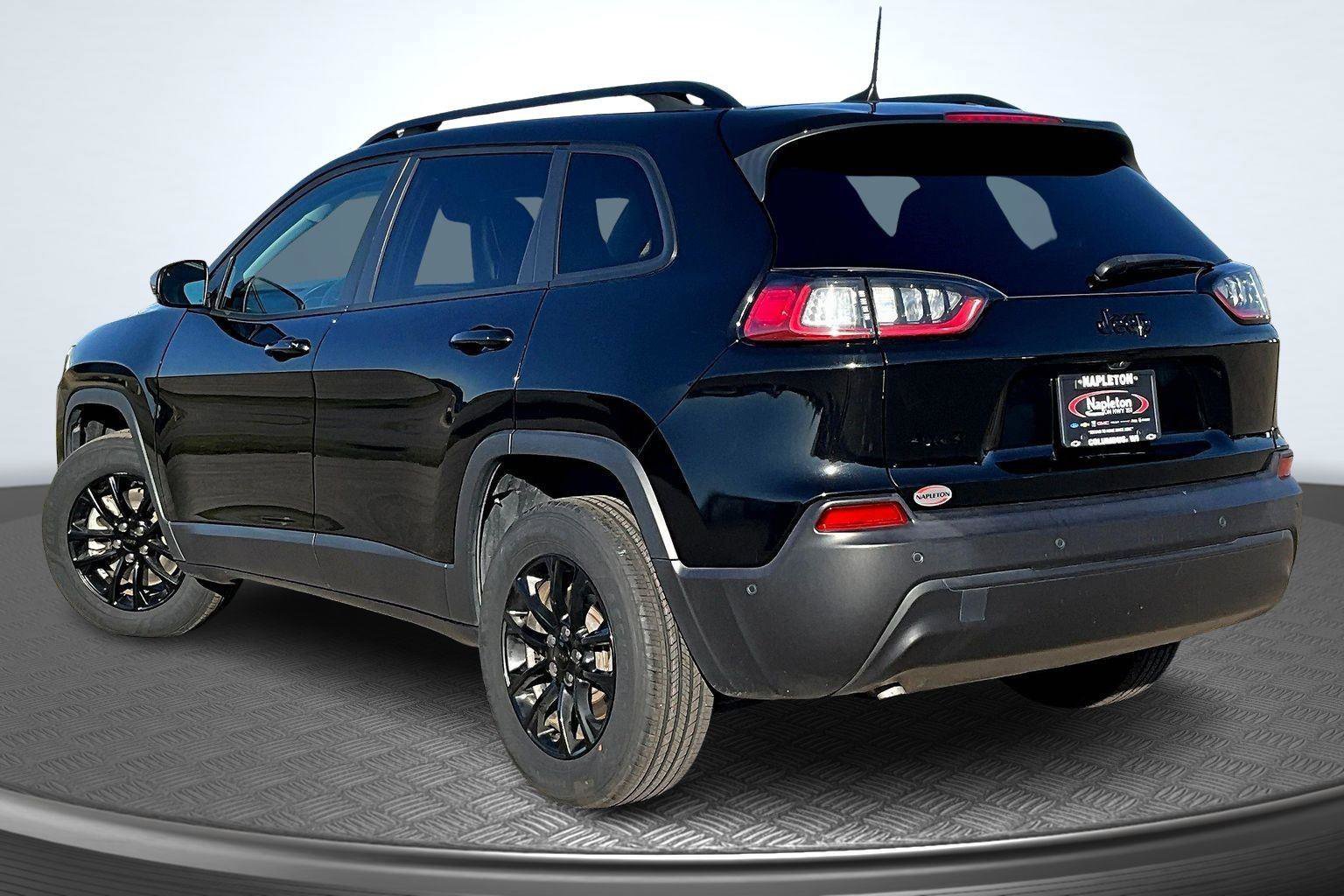 Used 2023 Jeep Cherokee Altitude Lux image 13
