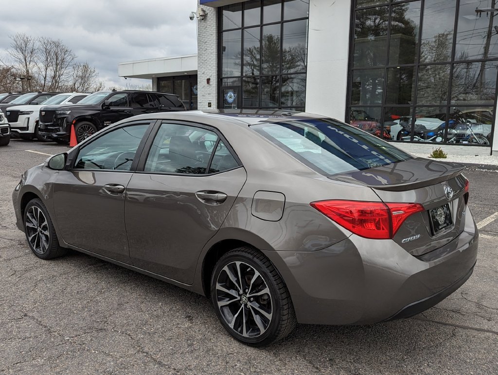 Used 2017 Toyota Corolla SE w/ SE Premium Package FWD image 11