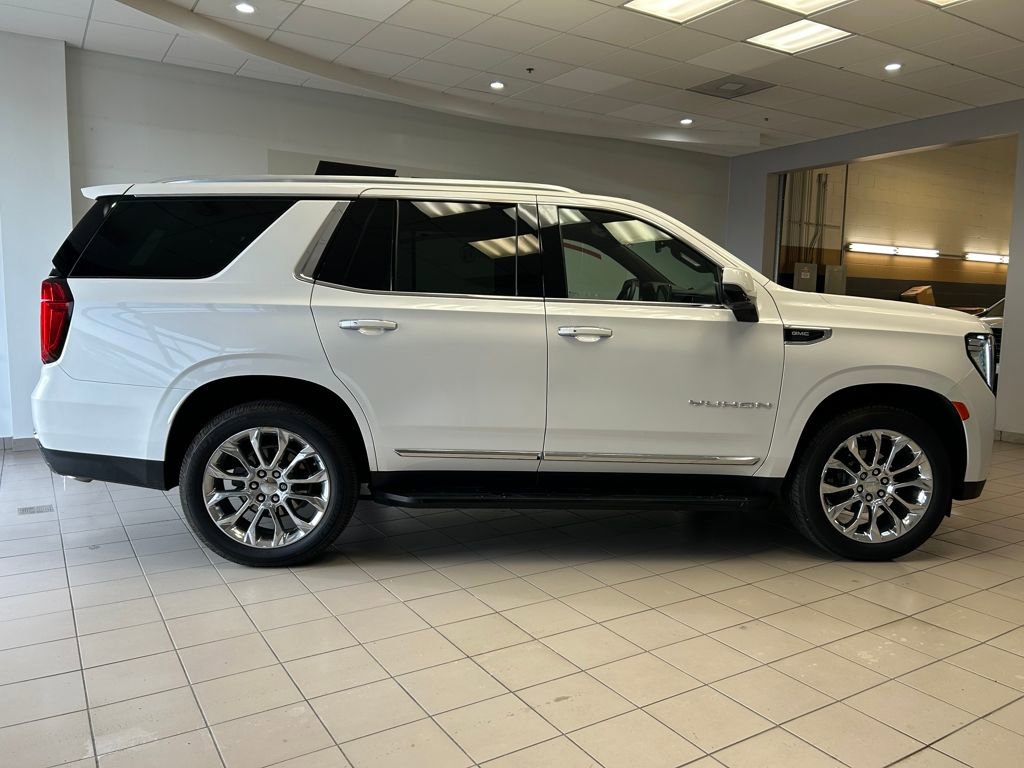 Used 2023 GMC Yukon SLT w/ SLT Luxury Package image 8