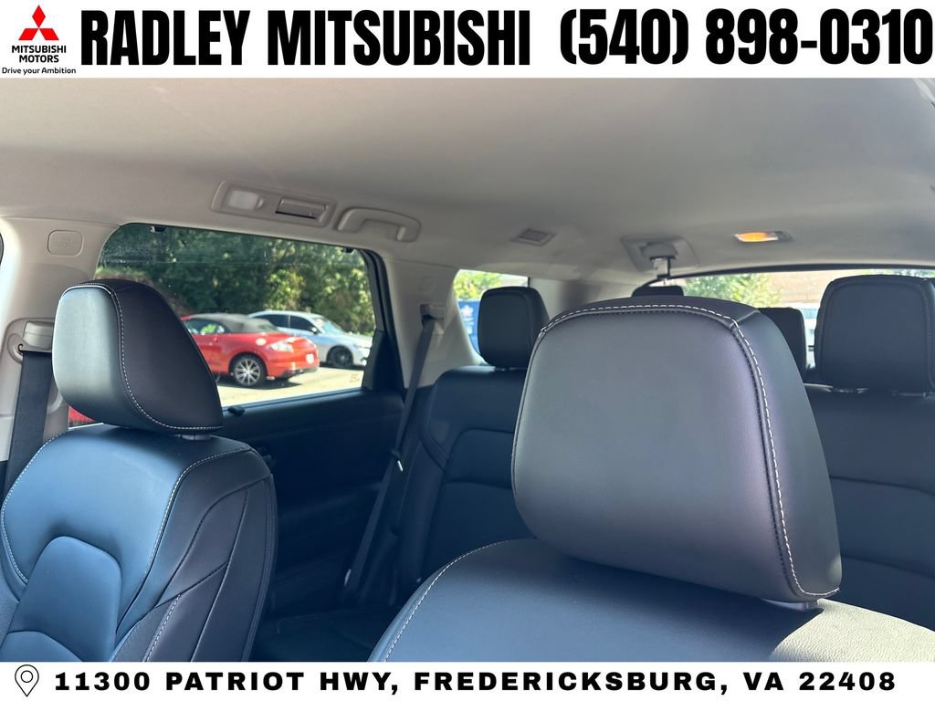 Used 2023 Nissan Pathfinder SL AWD/4WD image 2