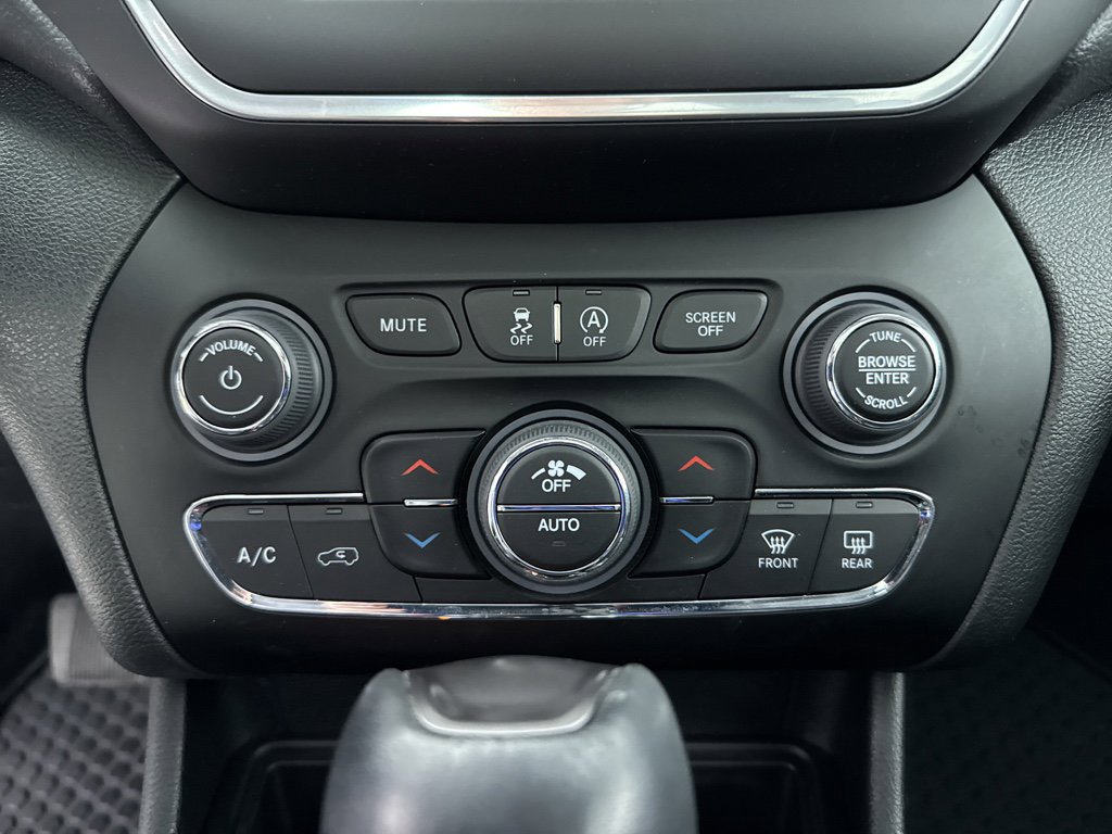 Used 2023 Jeep Cherokee Altitude Lux w/ Lux Elite Package image 21