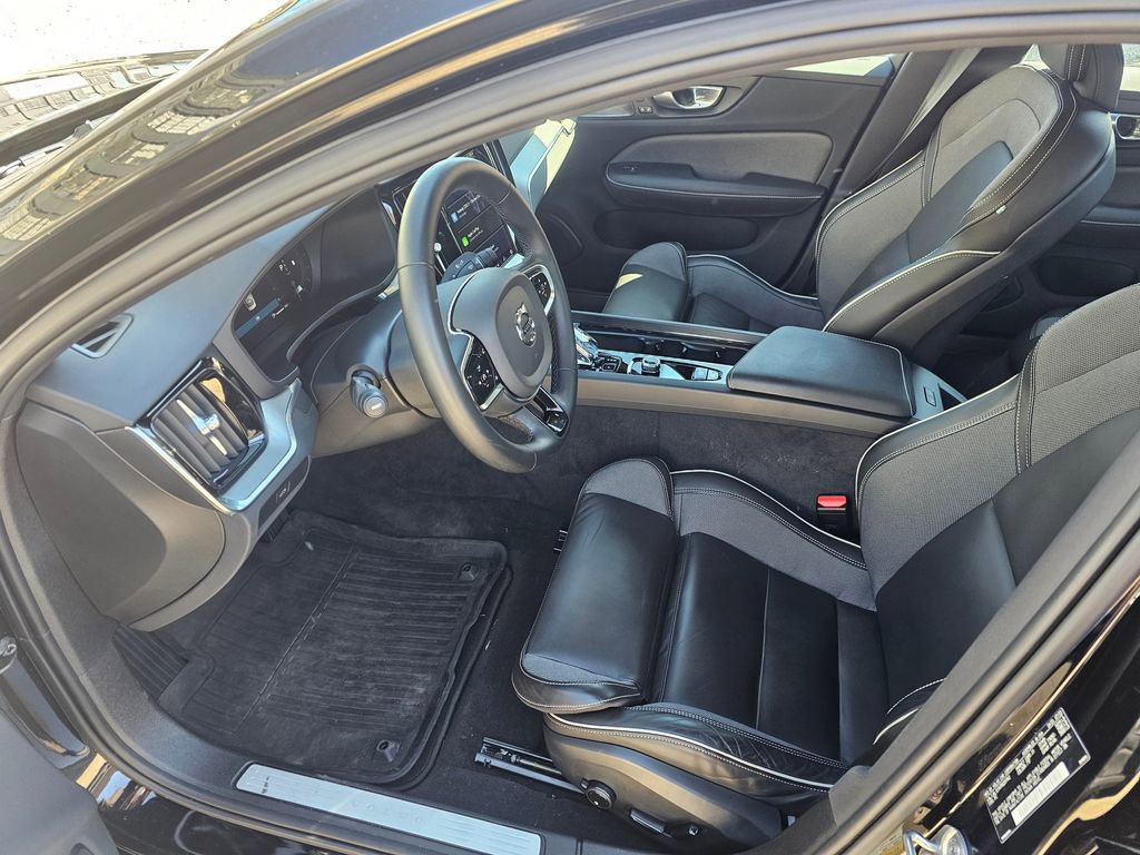Used 2024 Volvo S60 B5 Plus w/ Climate Package image 16