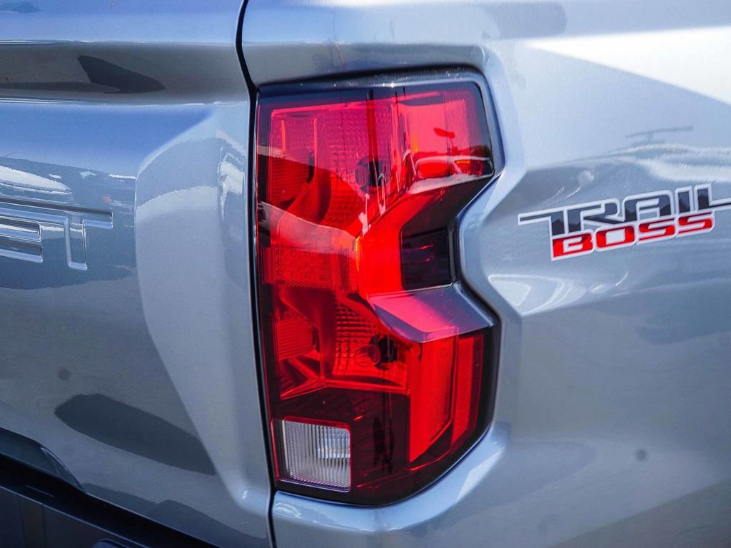 Used 2024 Chevrolet Colorado Trail Boss w/ Advanced Trailering Package AWD/4WD image 6