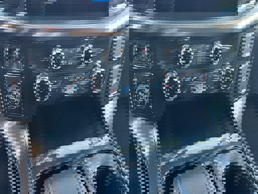 New 2025 Ford F150 Lariat w/ Equipment Group 502A High image 30