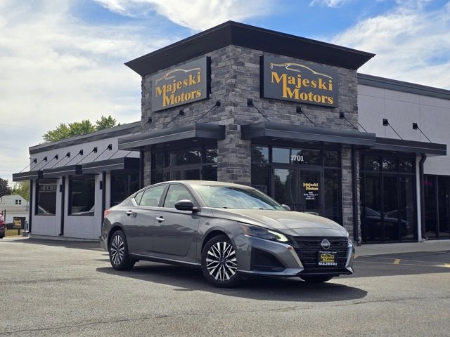 Used 2024 Nissan Altima 2.5 SV