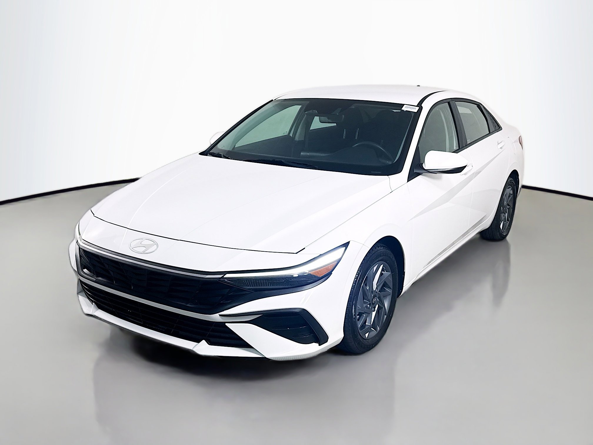 Used 2024 Hyundai Elantra SEL FWD image 4