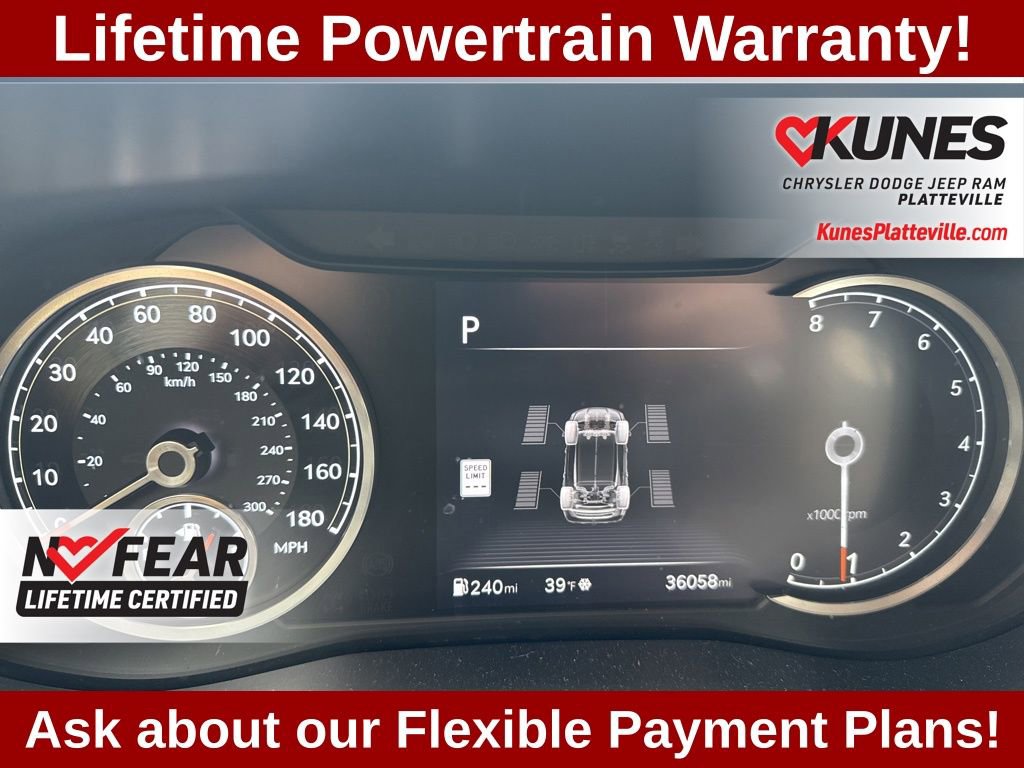 Used 2025 Genesis G70 2.5T image 16