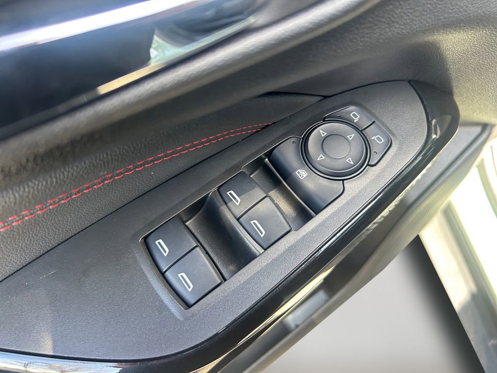 Used 2024 Chevrolet Trax RS w/ Sunroof Package FWD image 21