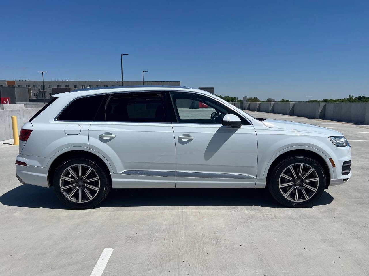 Used 2017 Audi Q7 3.0T Premium Plus w/ Premium Plus Package AWD/4WD image 4