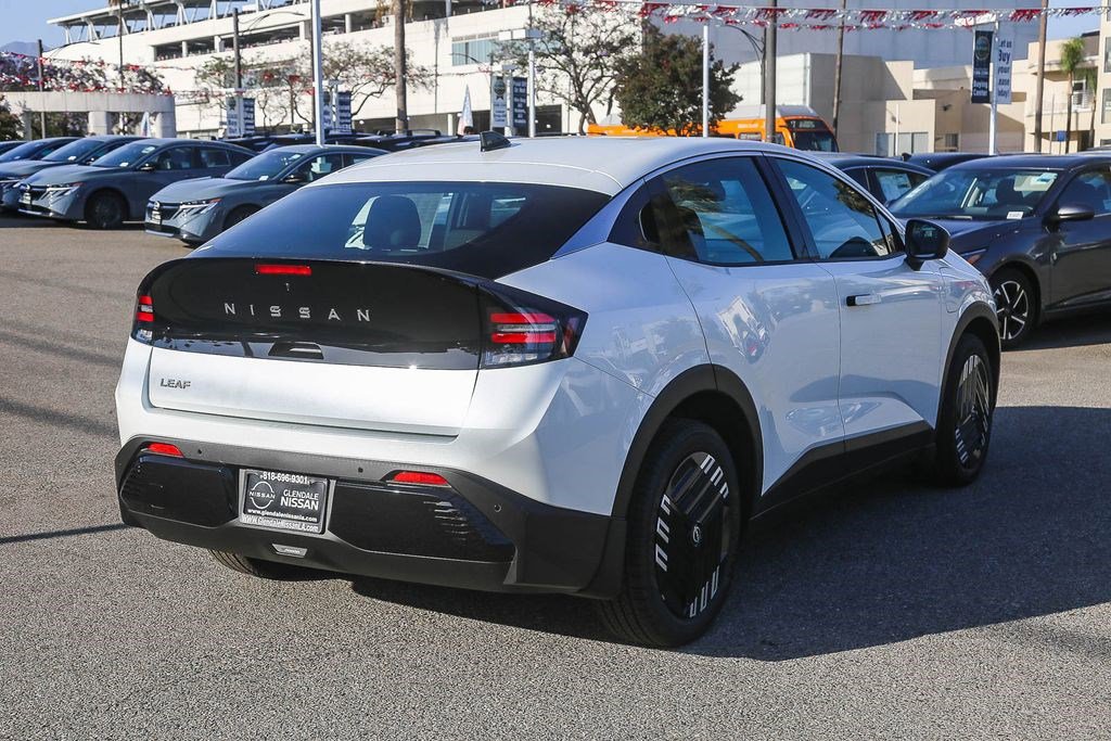 New 2026 Nissan Leaf w/ Illuminated Package FWD image 8