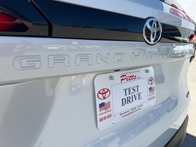 New 2026 Toyota Grand Highlander XLE image 2