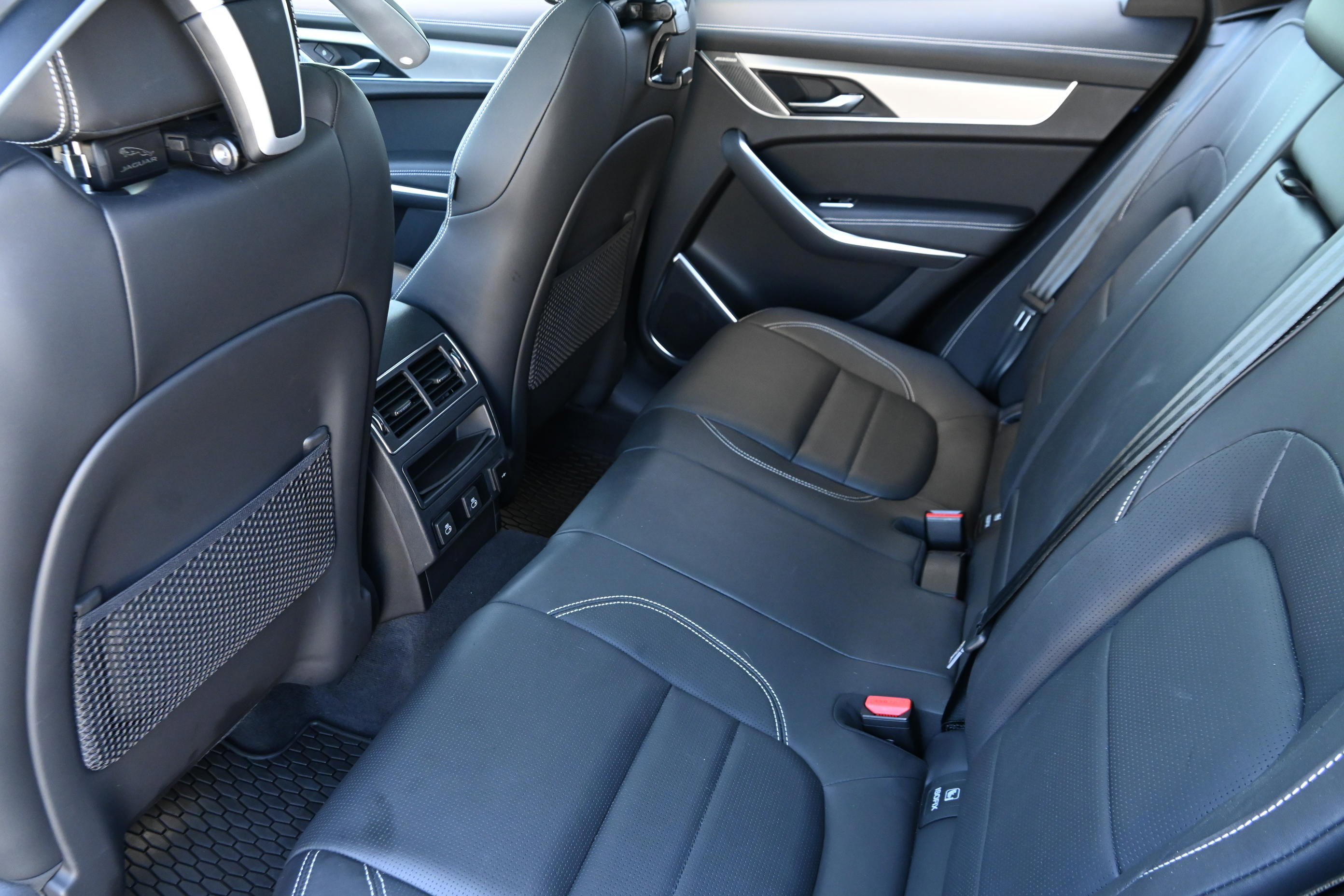 Used 2025 Jaguar F-PACE R-Dynamic S image 12